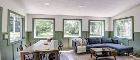 All season sunroom with dining and sitting area