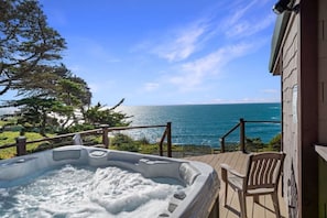 Hot Tub with unblocked oceanfront view!