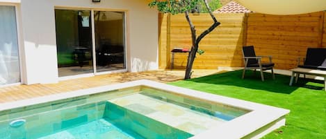 Piscine sans vis a  vis
