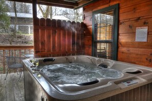 Outdoor spa tub