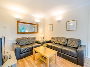 Living room | Burnside West Cottage - Rufflets, St Andrews
