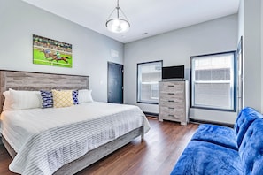 Upstairs King Bed with futon and smart tv