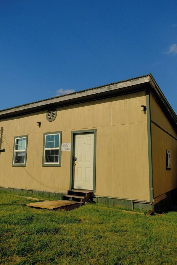 Willie's Cabin