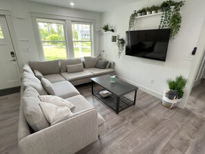 Livingroom with 55" Roku TV
