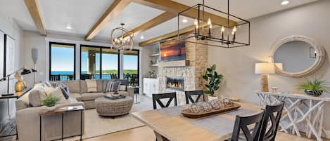 Dining room and family room with amazing view! 