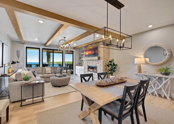 Dining room and family room with amazing view! 