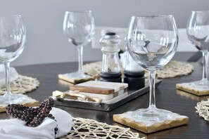 When preparing for a festive gathering, it is essential to set a styled table. 