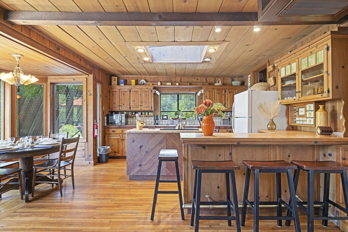 River Frontage ~ Quiet & Secluded Retreat Only Minutes to Sequoia National Park