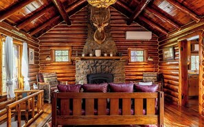 Vaulted ceilings and classic cabin ambiance.