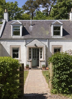 Pirnie Cottage - enter through the duck egg blue front door