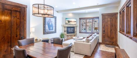 Looking for a luxurious vacation rental in Park City? Check out our beautiful gourmet kitchen and dining room with an open floor plan, high end applia