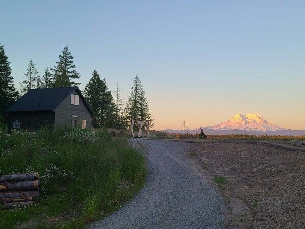 Welcome to Tahoma Ridge Cottage!