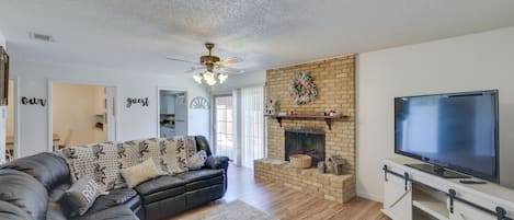 Forth Worth Vacation Rental | 3BR | 2BA | Step-Free Access | 1,444 Sq Ft