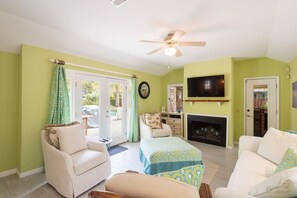 12 Sandpiper - Living Room