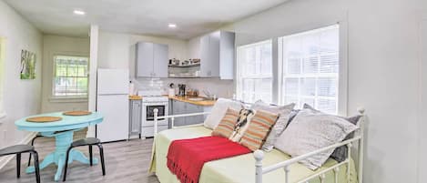 Leeds Vacation Rental | 1BA Studio | 600 Sq Ft | Step-Free Access