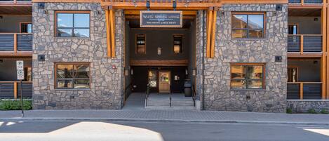White Spruce Lodge, Spring Creek Community, the very Heart of Downtown,  Canmore