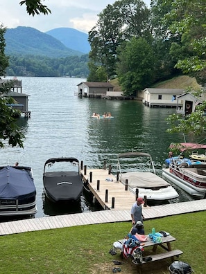 Private Cove Lake Access with Views of the Mountains, Picnic area and access to swimming.