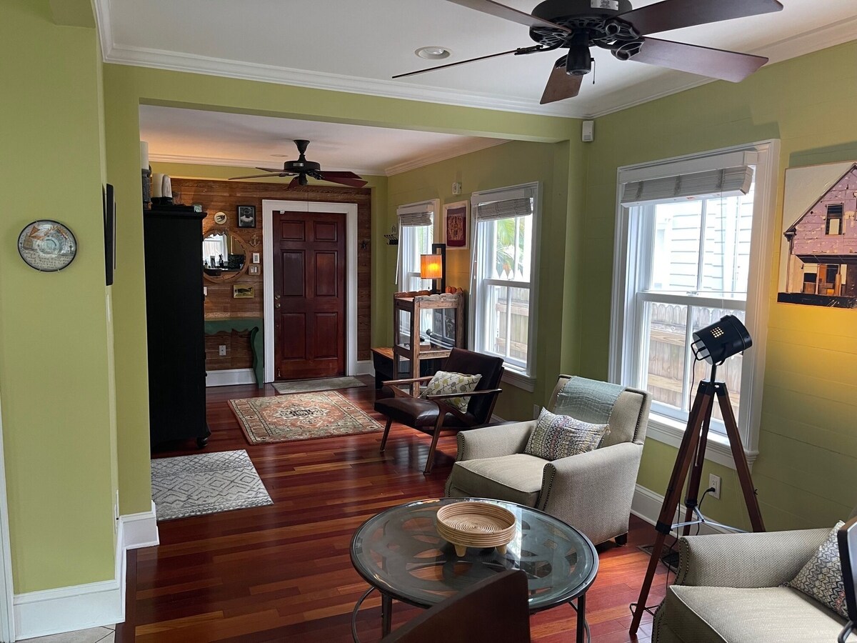 Beautiful renovated 3 Bed 2.5 Bath Private home in Old Town. Walk to everything.