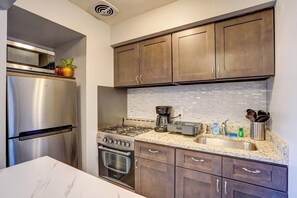 Modern kitchen with amenitites