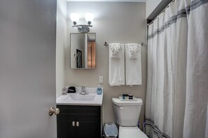Bathroom with shower/tub.