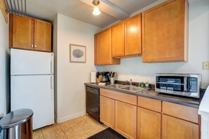Kitchen with dishwasher!