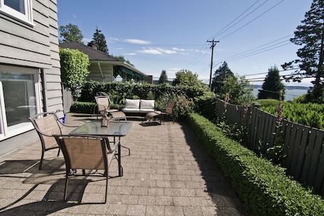Private patio area with outdoor furniture, perfect to watch the sunsets!