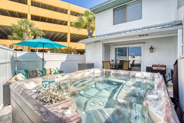 Large Oversize Hot Tub in your own Private Oasis, come and relax guests!