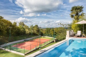 Sport court