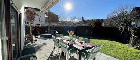 Terrasse mit Garten