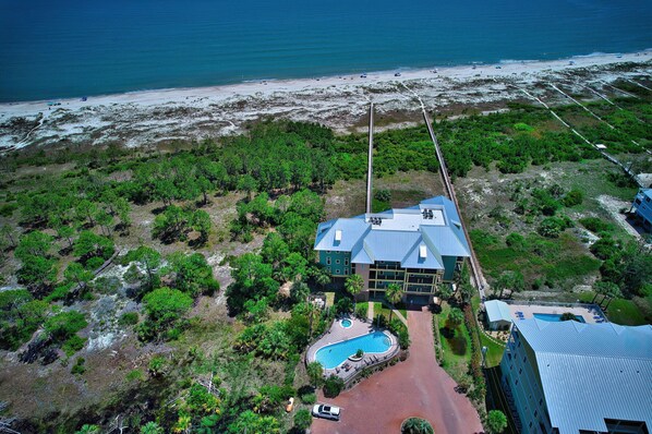 Gulf front with shared pool and hot tub, South Cape San Blas