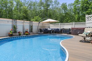 Heated, salt water pool & hot tub