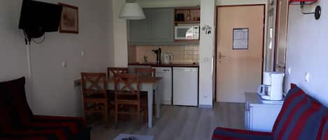 Séjour et kitchnette