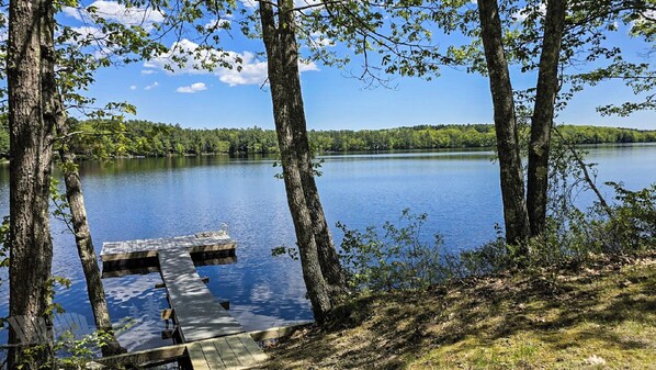 Lovely lakefront cottage minutes from Damariscotta