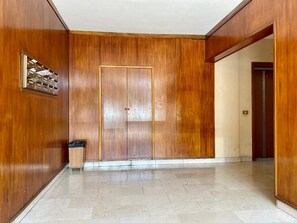 Propriété, Bois, Éclairage, Salle, Porte, Design Intérieur, Sol, Sol, Tache De Bois