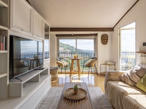 Table, Meubles, Bâtiment, Chaise, Bois, Canapé, Design Intérieur, Sol, Sol, Fenêtre