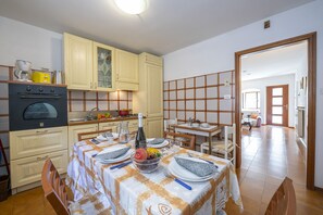 The kitchen with dishwasher