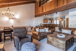 Living Room / Pellet Stove / Flatscreen TV