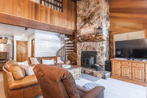 Living Room / Pellet Stove / Flatscreen TV