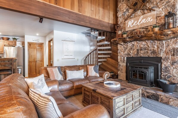 Living Room / Pellet Stove / Flatscreen TV