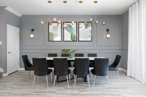 [Dining Room] Perfect for a meal with family and friends.