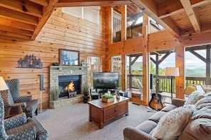 Heavenly Peak Lodge's cozy living area