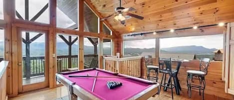 Heavenly Peak Lodge's game room with views