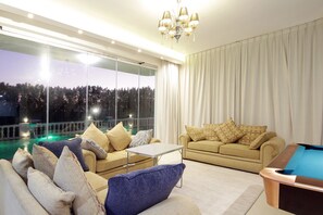 SITTING AREA