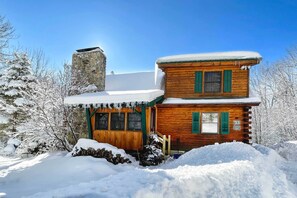 Cabin Exterior | Driveway Parking (4 Vehicles)