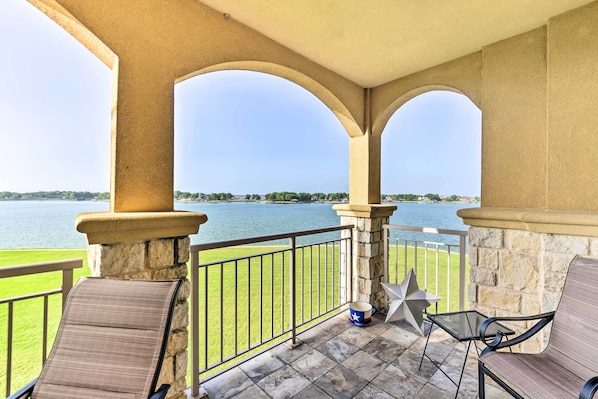 Corsicana Vacation Rental | 2BR | 2BA | 1,204 Sq Ft | Step-Free Elevator Access