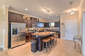 Kitchen | Equipped w/ Cooking Essentials