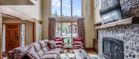 Living area - Friendly Fox Chalet - Breckenridge Vacation Rental