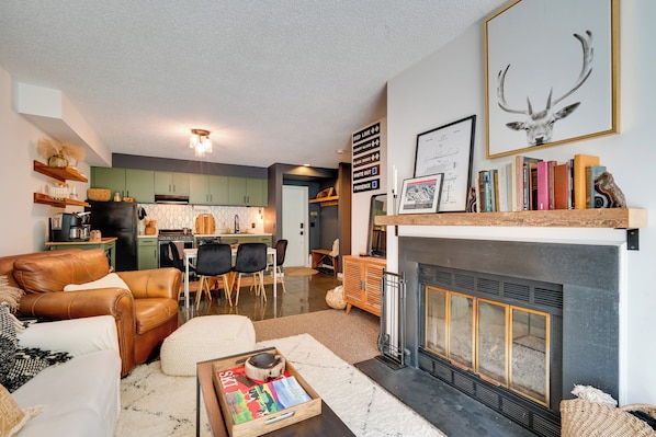 Londonderry Vacation Rental | 1BR | 1BA | 650 Sq Ft | 9 Outdoor Stairs to Access