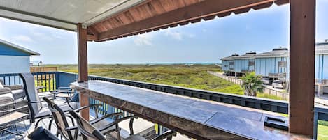 Port Aransas Vacation Rental | 2BR | 2BA | 850 Sq Ft | Stairs Required for Entry