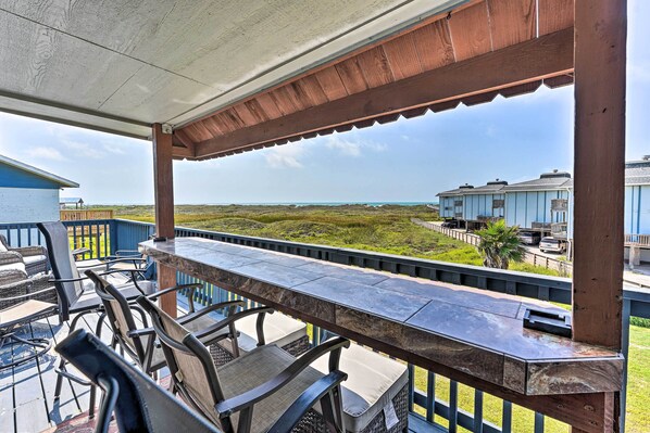 Port Aransas Vacation Rental | 2BR | 2BA | 850 Sq Ft | Stairs Required for Entry